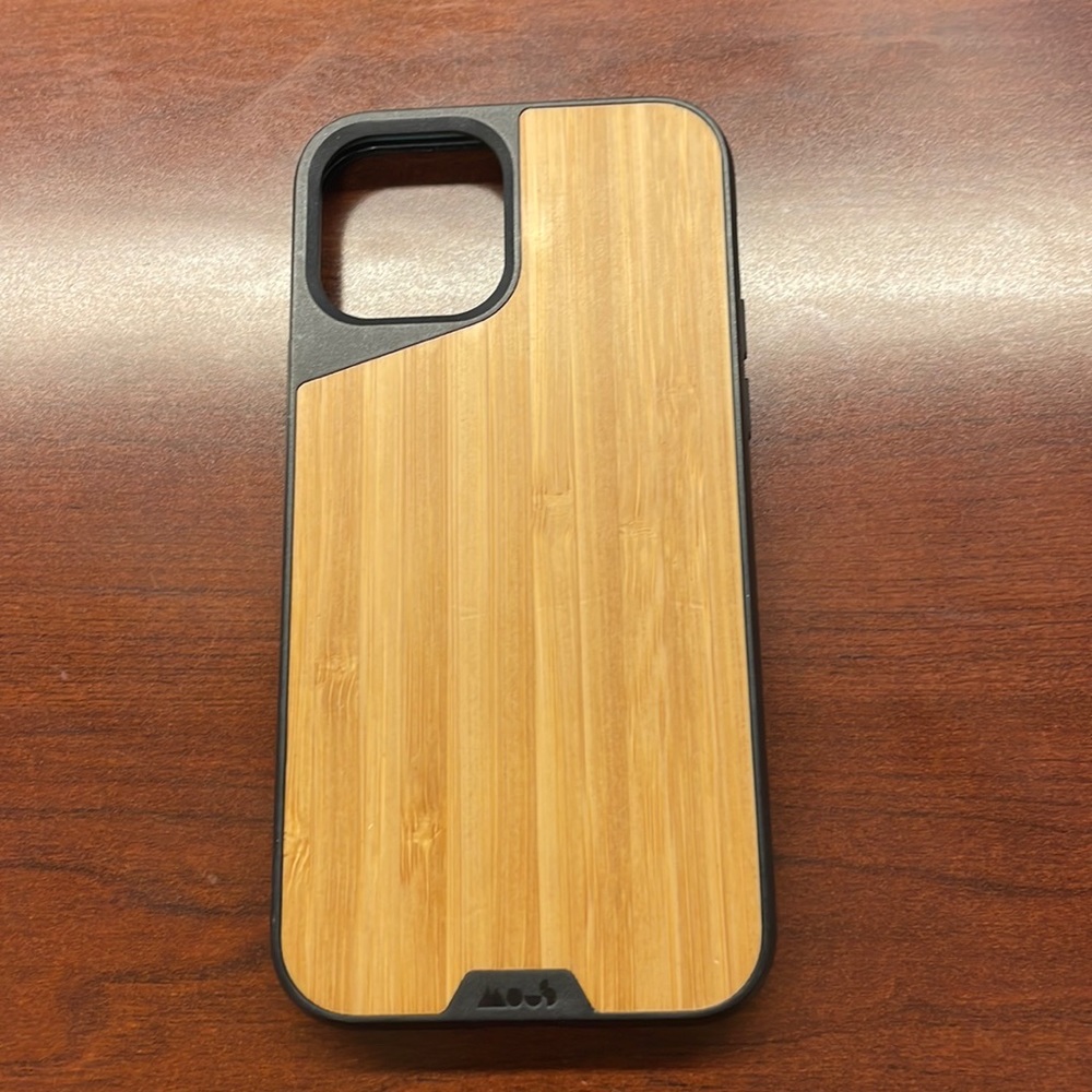 iPhone 12 case, EUC. Smoke free. Mous, MagSafe compatible Bamboo Case.
